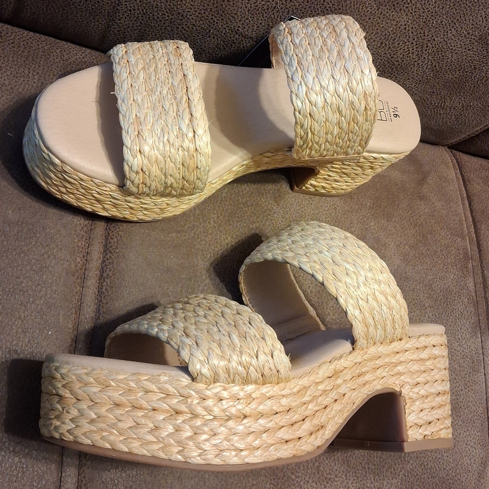 No Boundaries Women's Two Band Woven Platform Sandals Raffia 9 1/2
